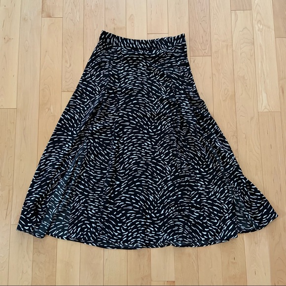 Warehouse Dresses & Skirts - Black and white print midi skirt - Warehouse size 4